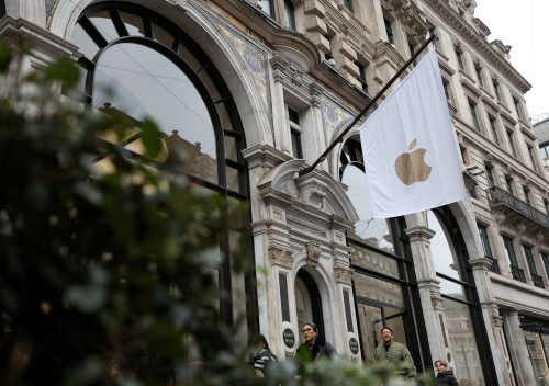 Apple, Amazon fight off $600 million UK lawsuit over alleged ‘collusion’