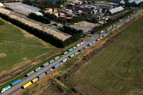 Argentine oilseed union threatens strike in key soy processing plants